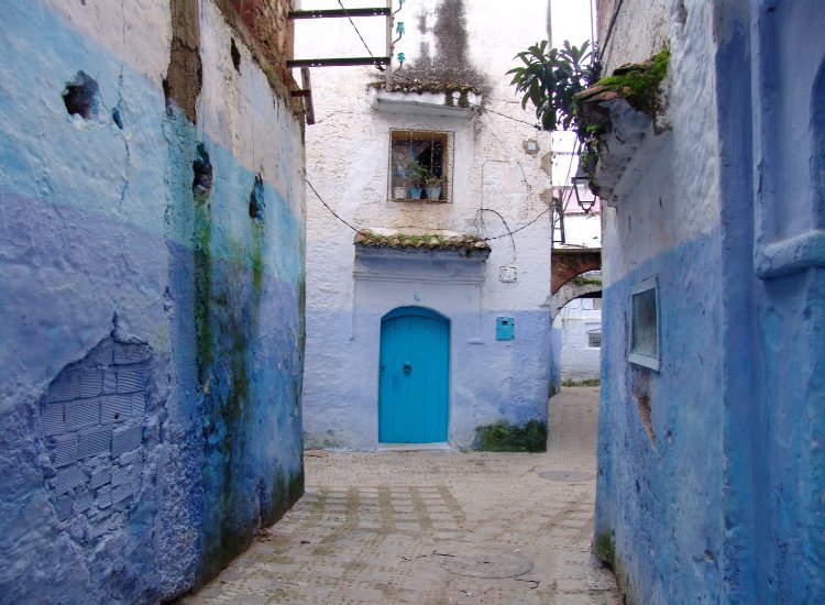 Ruelles dans Chefchaouen, petite ville méditerranéenne, berbero-arabo-andalouse Ruelles Chefchaouen, petite ville du Rif centro-occidental