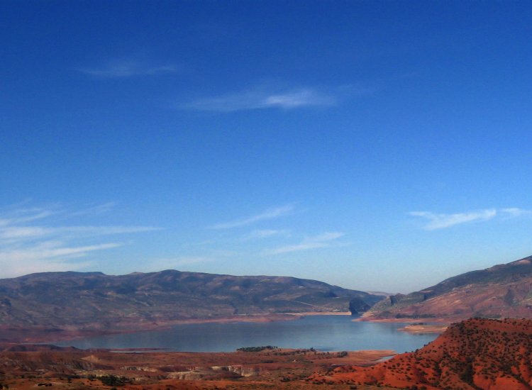Le lac Bin el Ouidane dans le Haut-Atlas, Maroc © reiki-formation Lac Bin el Ouidane Maroc - reiki-formation