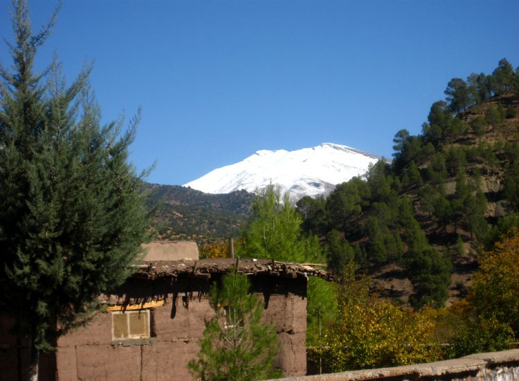 La neige culmine sur les sommets du M'Goun à plus de 4000 mètres © reiki-formation Neige M'Goun Haut-Atlas Maroc - reiki-formation