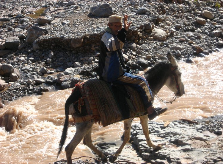 Au fil de l'eau de l'Ahansal dans le Haut-Atlas marocain © reiki-formation Ahansal, Maroc - reiki-formation