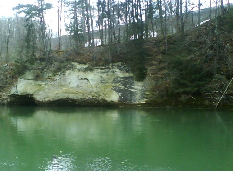 Les eaux vertes de la Sarine, un kilomètre à l'est en aval, à proximité du pont de Pérolles - février 2008 Reiki - Les eaux vertes de la Sarine à proximité du pont de Pérolles