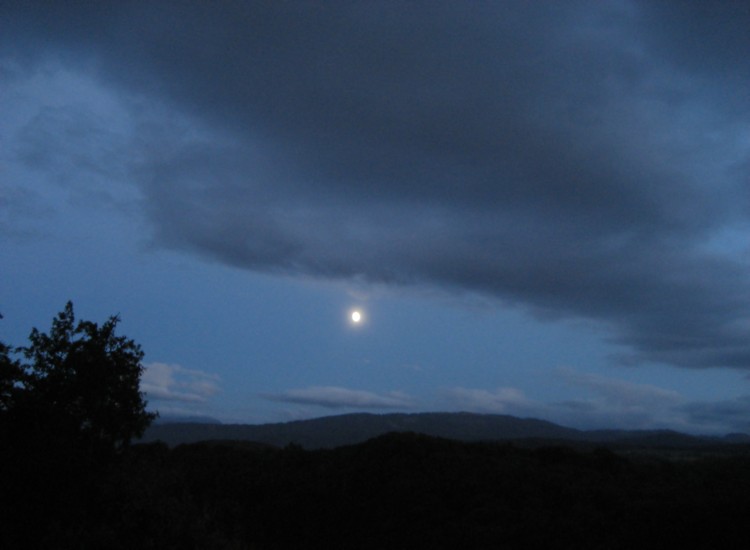 Reiki - Vue depuis lieu de stage Fribourg - Lune croissante au sud-est Reiki-Fribourg - Lune croissante au sud-est