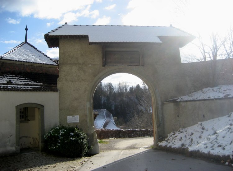 L'entrée de l'abbaye cistercienne d'Hauterive Reiki - L'entrée du monastère d'Hauterive
