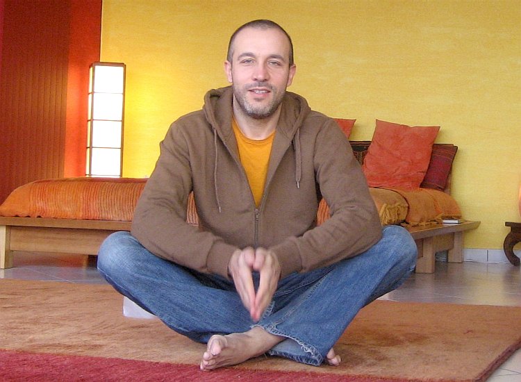 Reiki - André Baechler - Espace d'enseignement de Fribourg ( Villars-sur-Glâne ) - février André Baechler, dans son espace d'enseignement Reiki